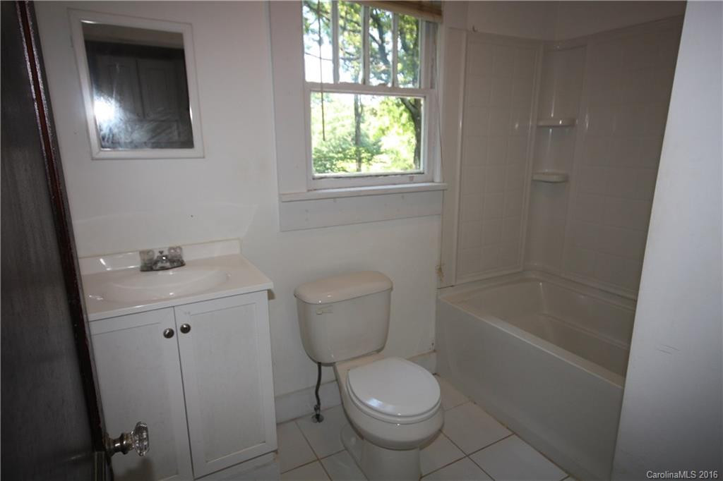 1 Salem Avenue - Photo 8