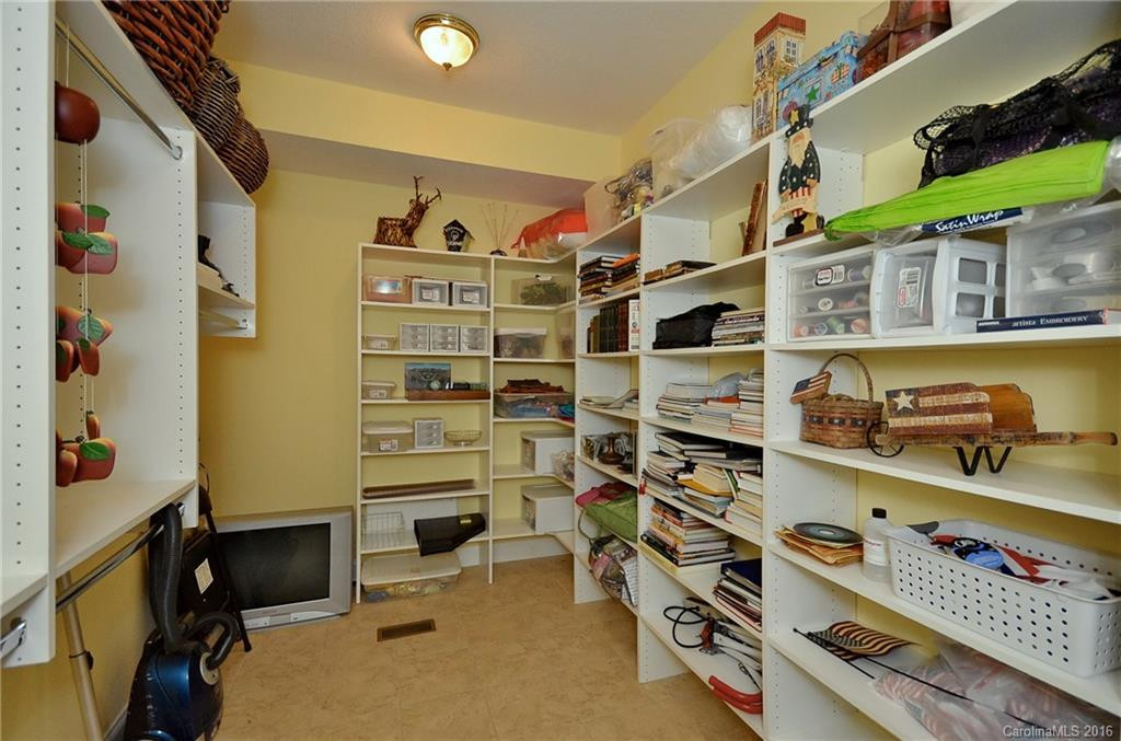 526 Overlook Drive - Photo 16