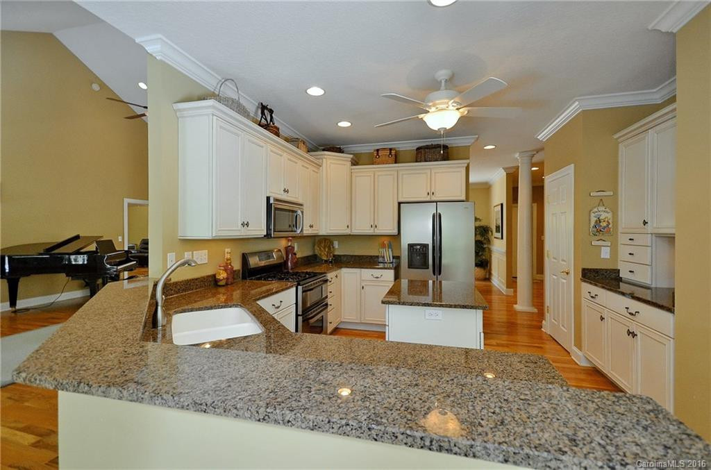 526 Overlook Drive - Photo 5