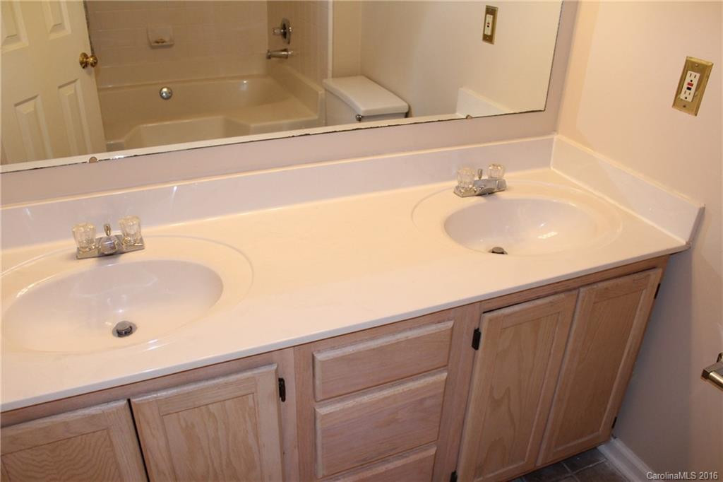 402 Glensprings Court #43 - Photo 5