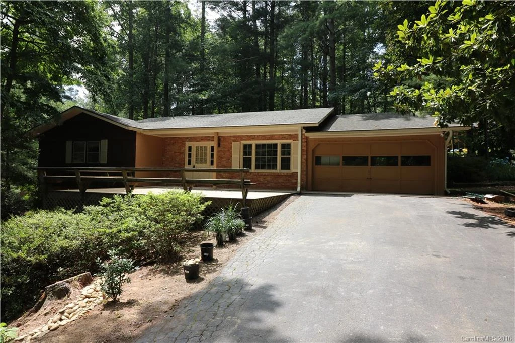 915 Toxaway Drive