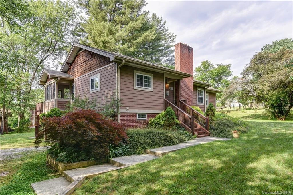 623 Ferncliff Lane