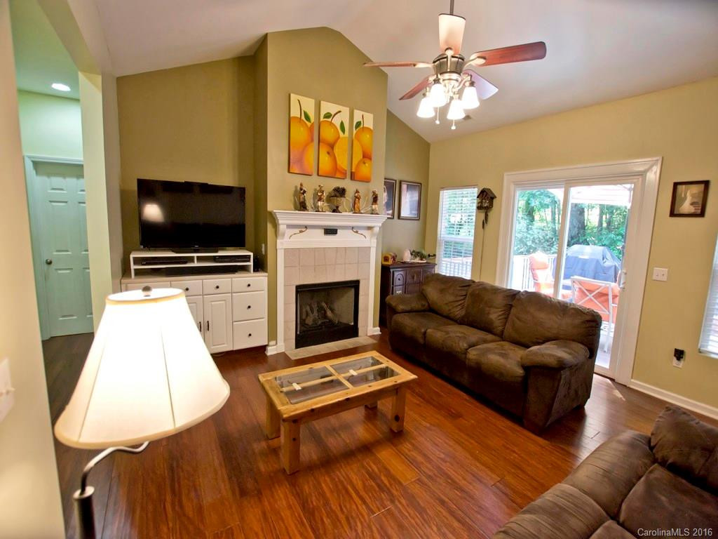 504 Fox Hollow Lane - Photo 2