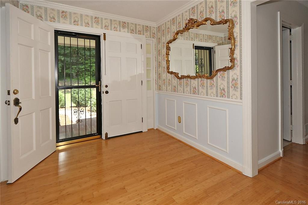 121 Oak Park Drive - Photo 4