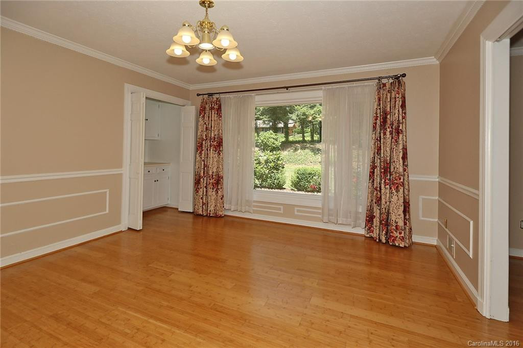 121 Oak Park Drive - Photo 7