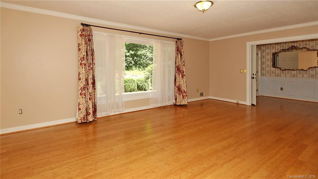 121 Oak Park Drive - Photo 8