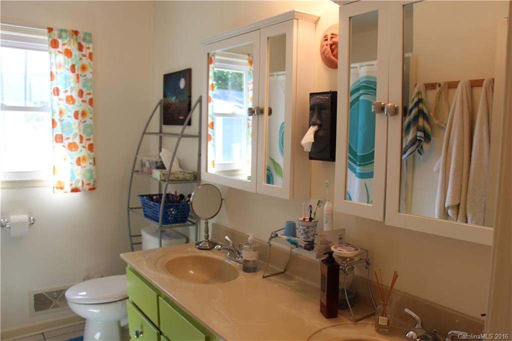 1106 Justice Street - Photo 14