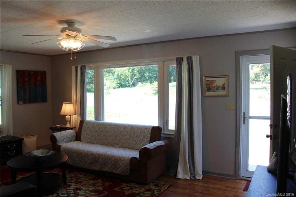 1106 Justice Street - Photo 3
