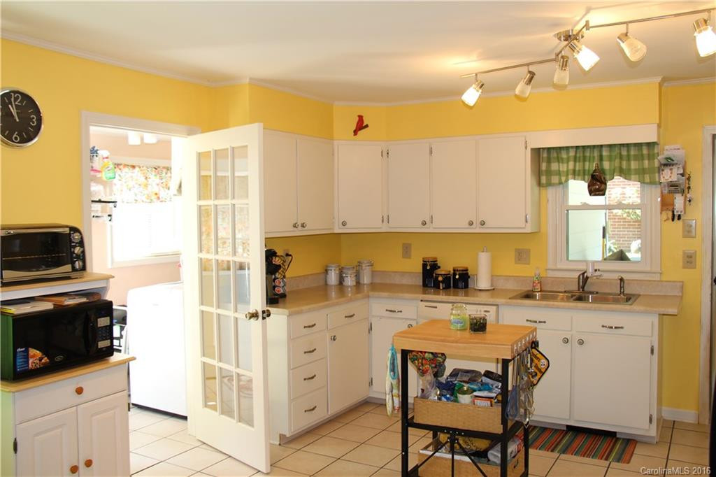 1106 Justice Street - Photo 6