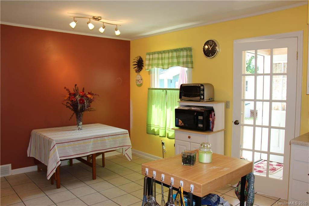 1106 Justice Street - Photo 8