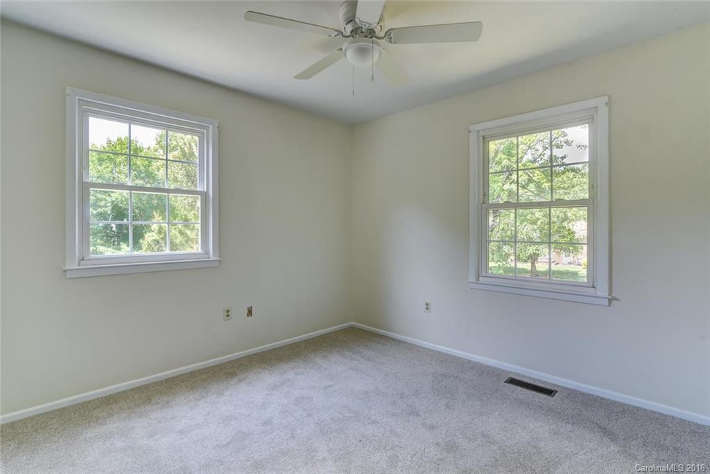 111 Summerglen Drive - Photo 17