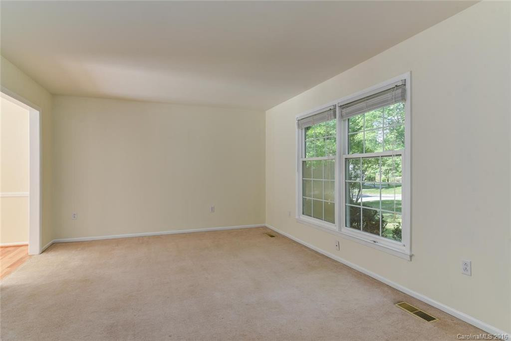 111 Summerglen Drive - Photo 5
