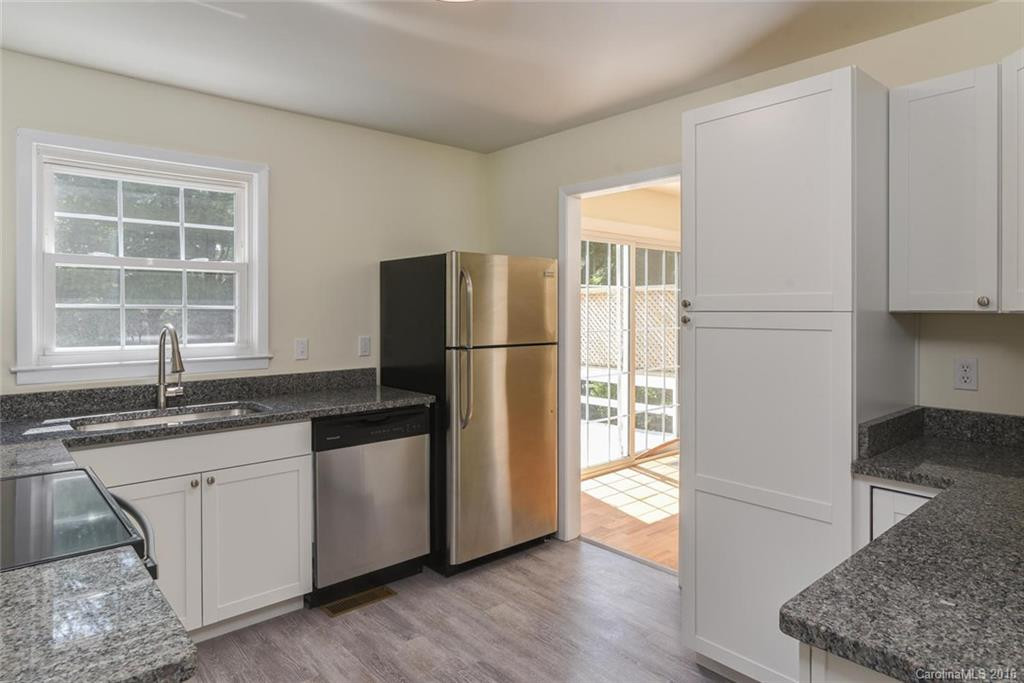 111 Summerglen Drive - Photo 9