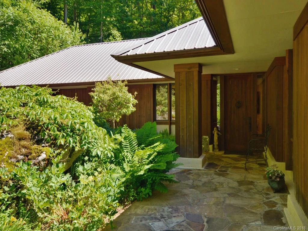 448 High Drive