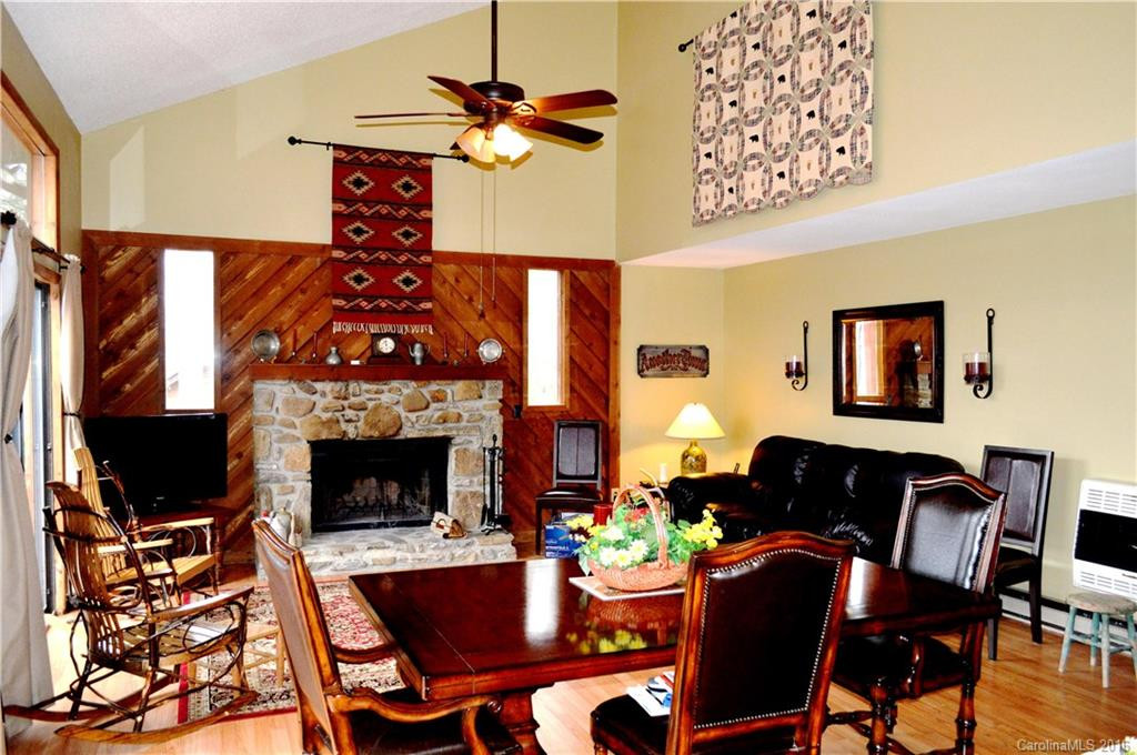 613 Summit Drive - Photo 2