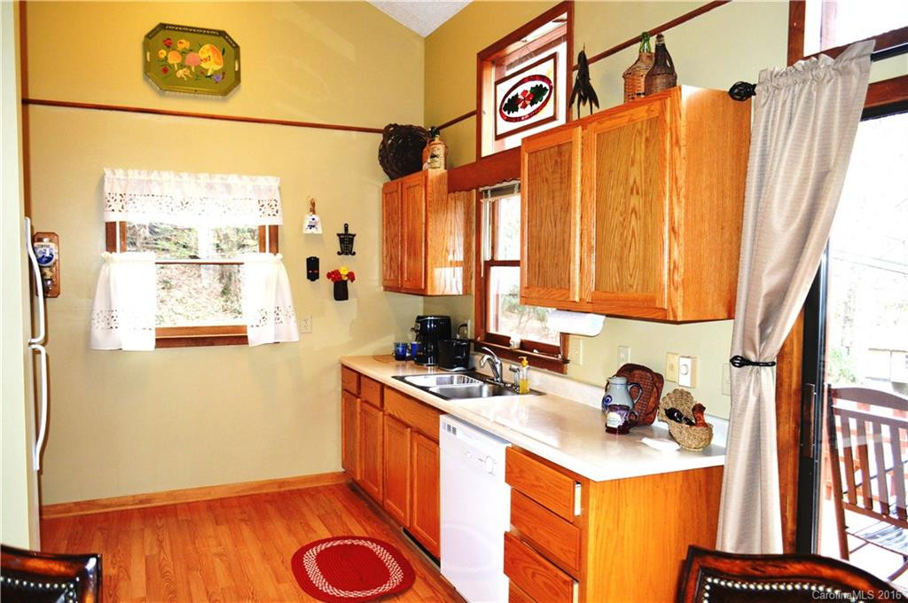 613 Summit Drive - Photo 14