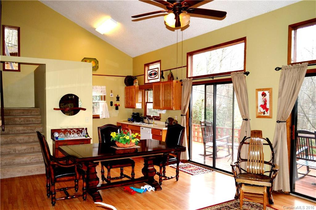 613 Summit Drive - Photo 17