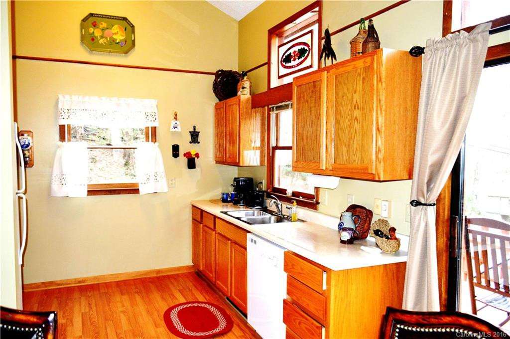 613 Summit Drive - Photo 18