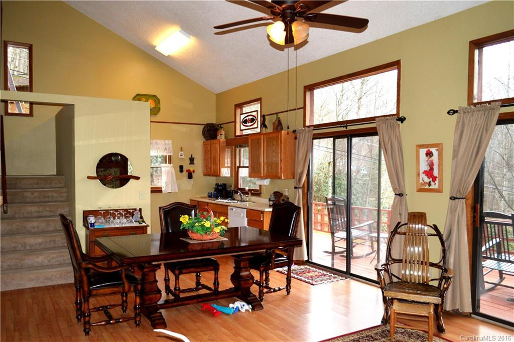 613 Summit Drive - Photo 3