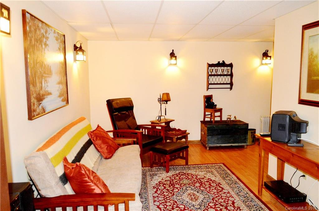 613 Summit Drive - Photo 10