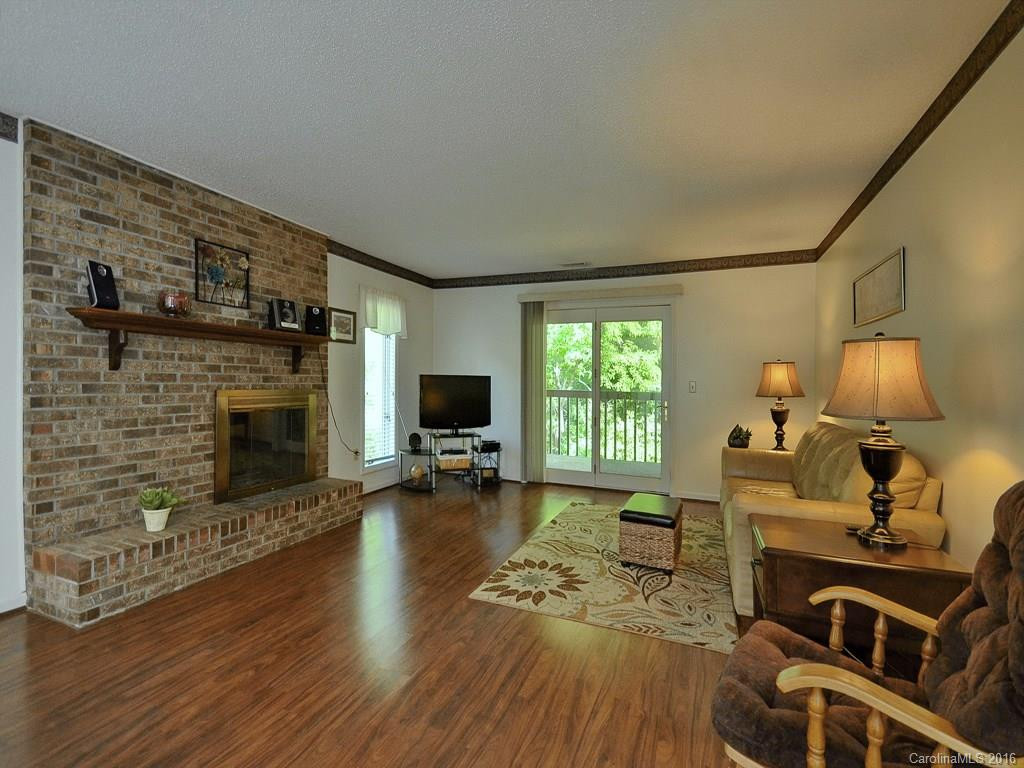 105 Pebble Creek Drive #J5 - Photo 3