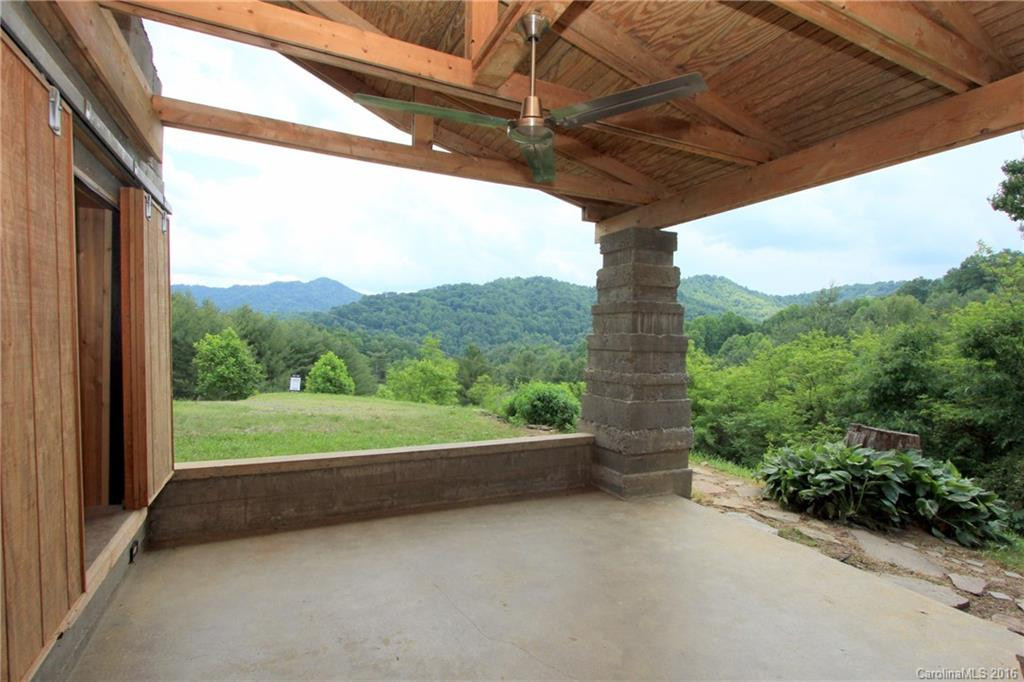 1082 Sweet Hollow Road