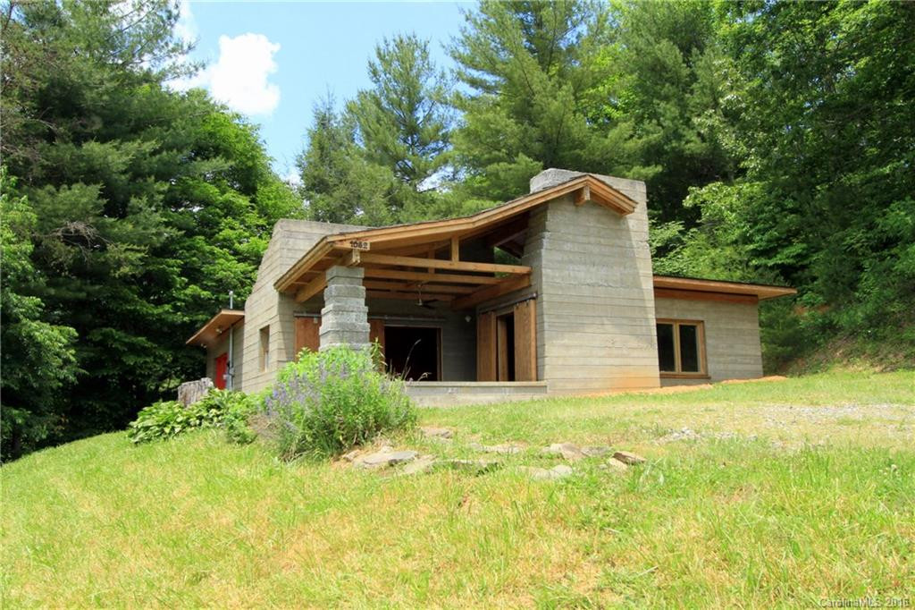 1082 Sweet Hollow Road - Photo 2