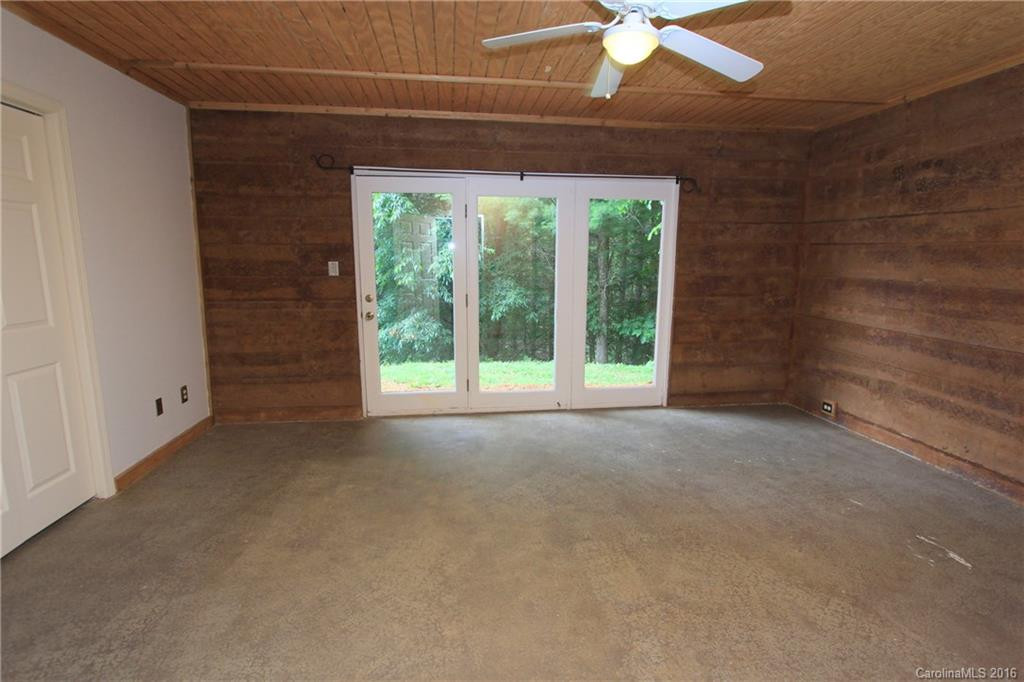 1082 Sweet Hollow Road - Photo 15