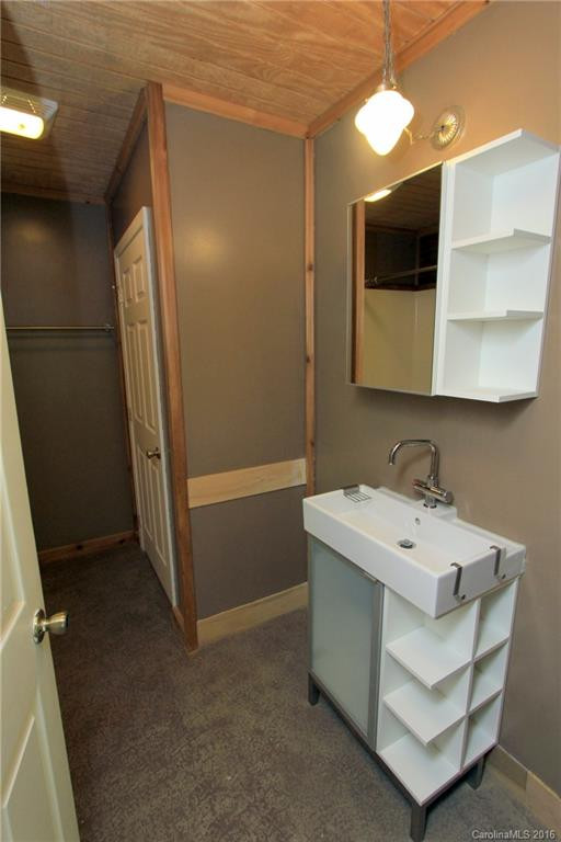 1082 Sweet Hollow Road - Photo 20