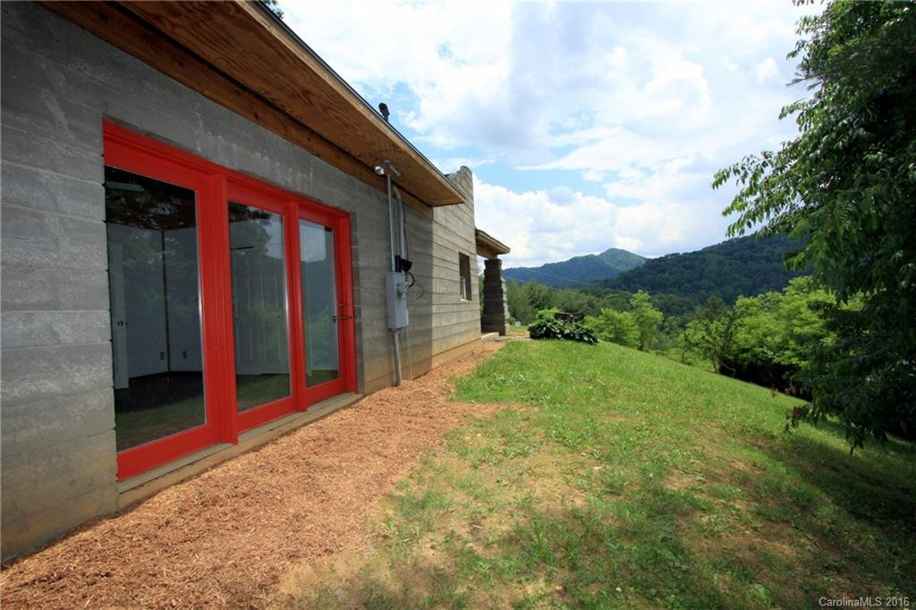 1082 Sweet Hollow Road - Photo 3