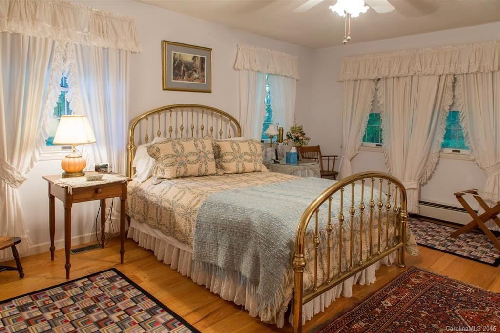1487 Country Club Drive - Photo 3