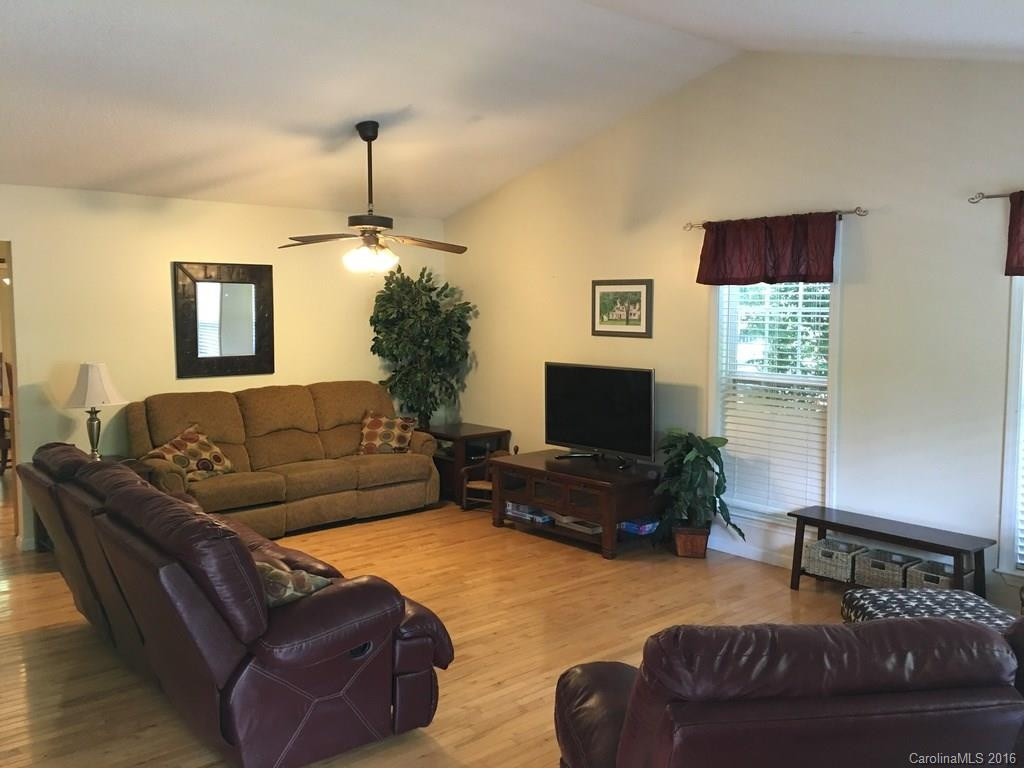 93 Forest Valley Road - Photo 4