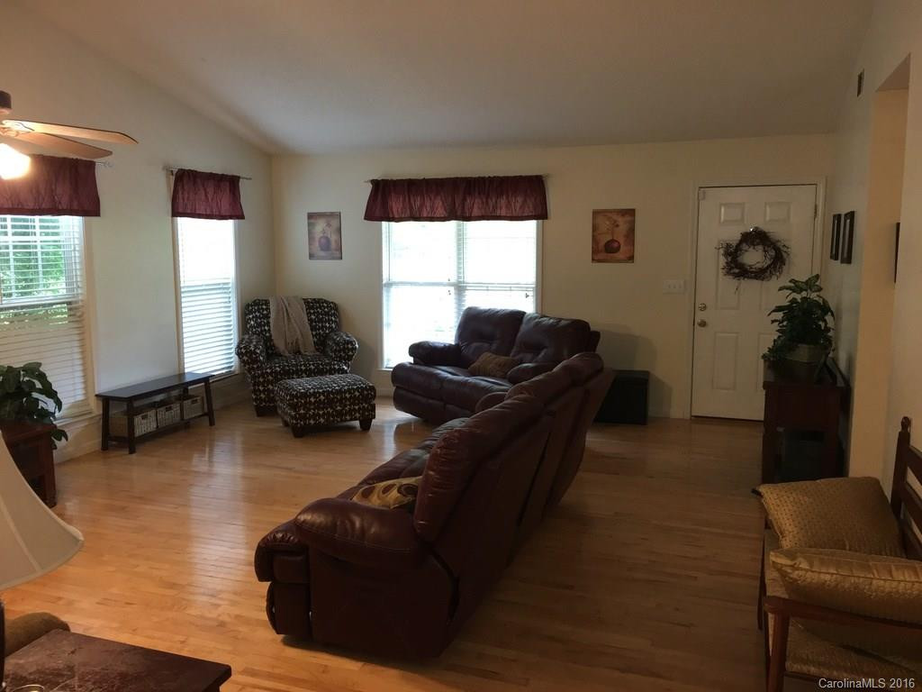 93 Forest Valley Road - Photo 5