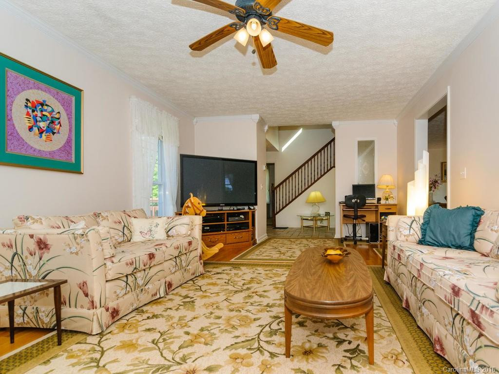 184 Mosa Drive - Photo 6