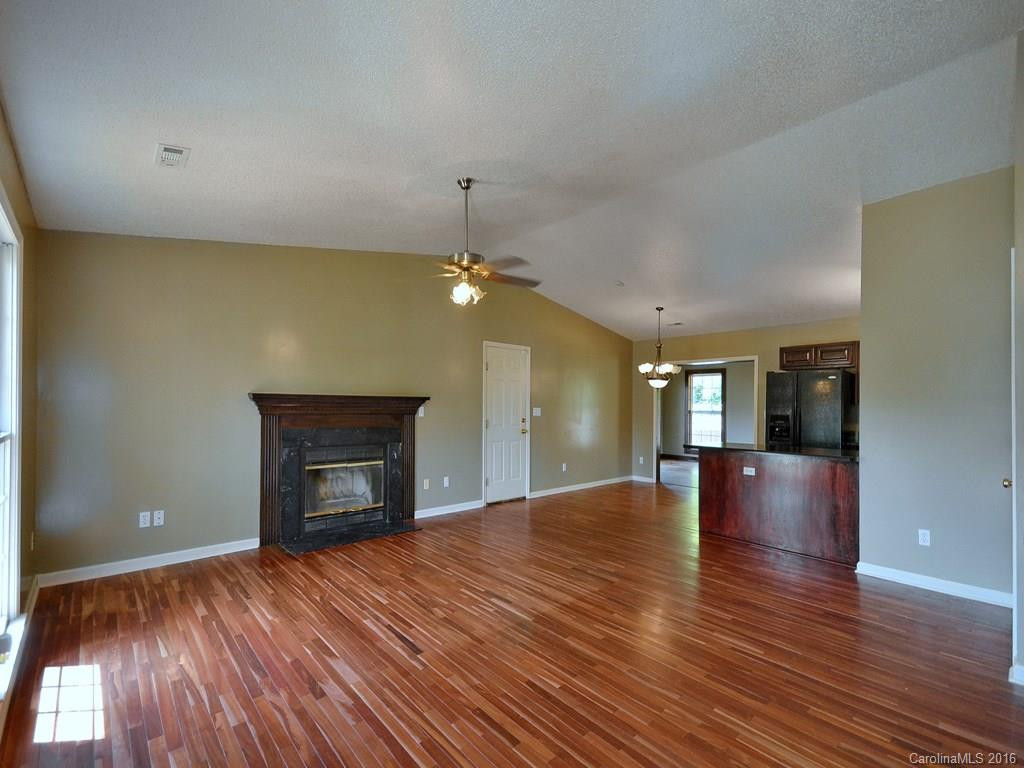 1012 Thorncrest Drive - Photo 2