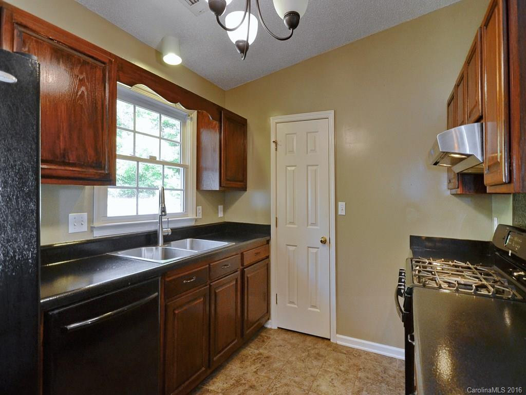 1012 Thorncrest Drive - Photo 3