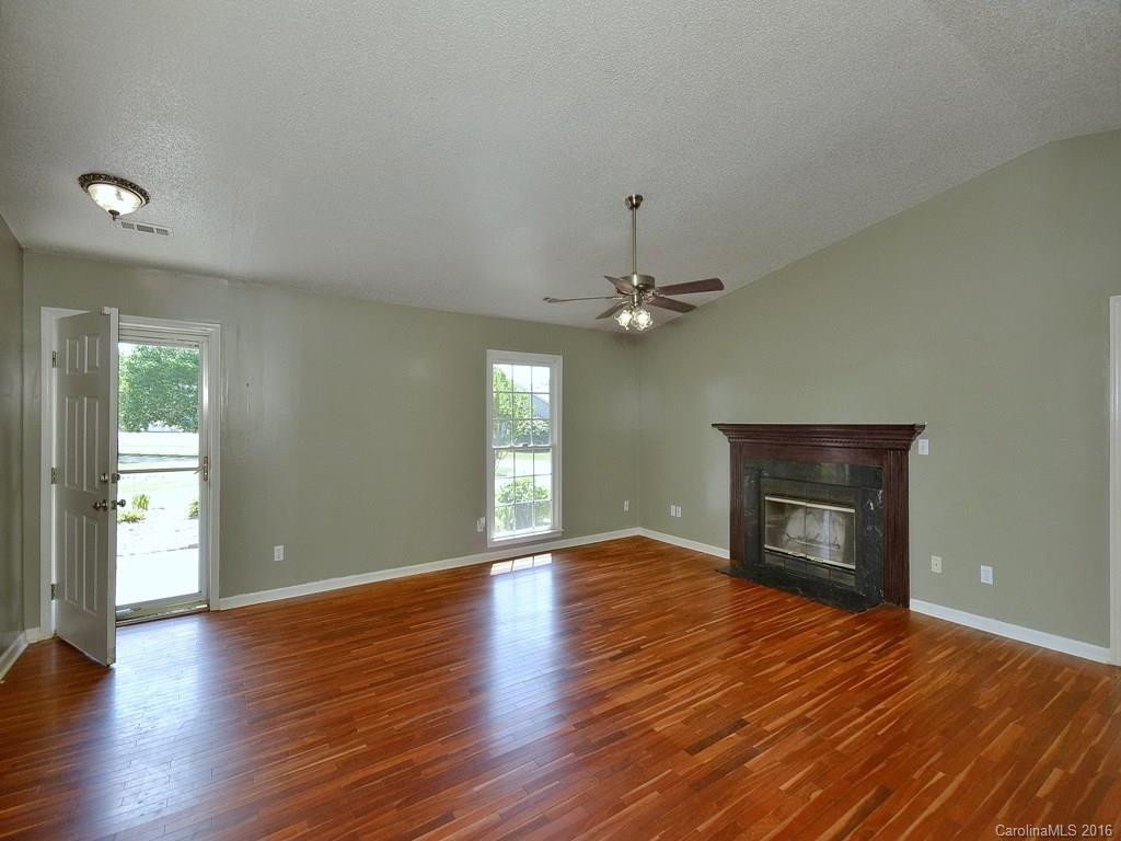 1012 Thorncrest Drive - Photo 4