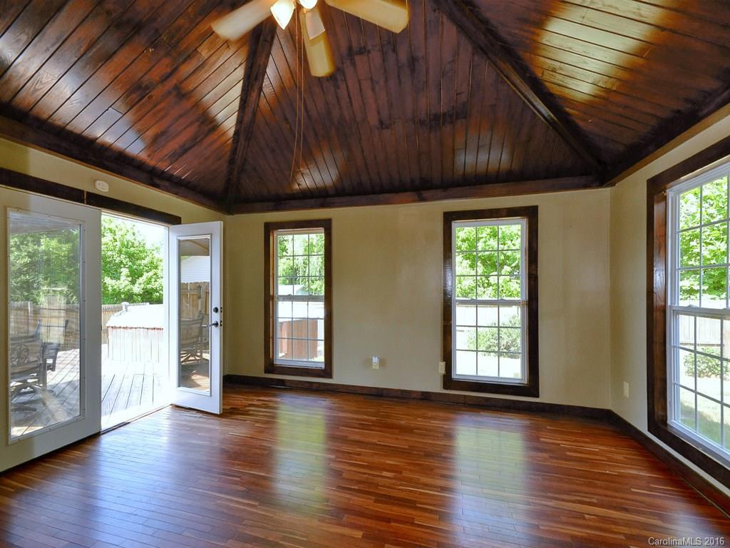 1012 Thorncrest Drive - Photo 6