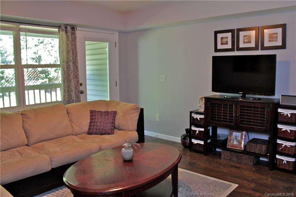 207 Carlyle Way #207 - Photo 2