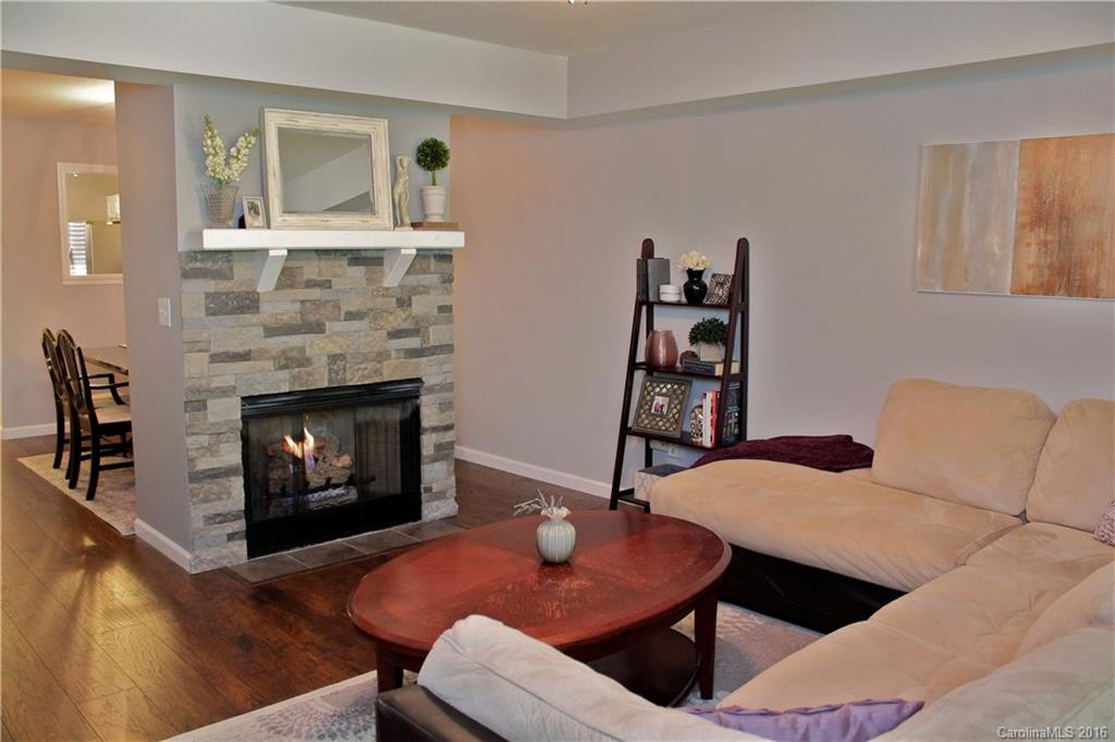 207 Carlyle Way #207 - Photo 3