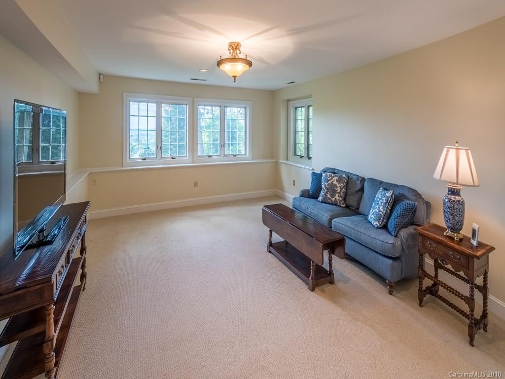110 Robinhood Road - Photo 16