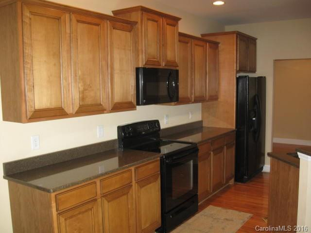 1002 Fieldcrest Court - Photo 13
