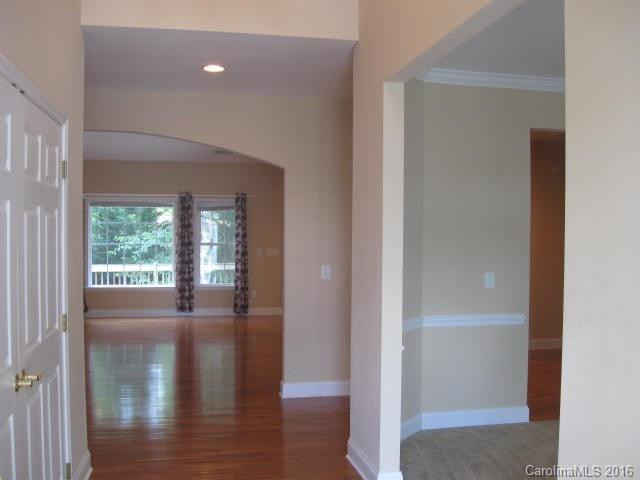 1002 Fieldcrest Court - Photo 5