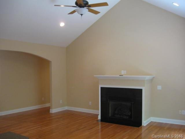 1002 Fieldcrest Court - Photo 7