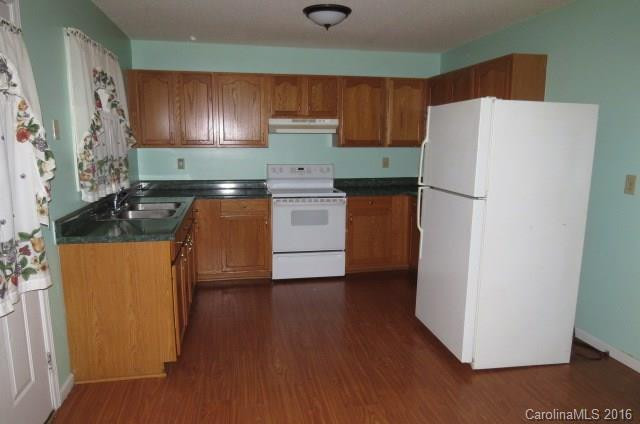 104 Oakridge Drive - Photo 3