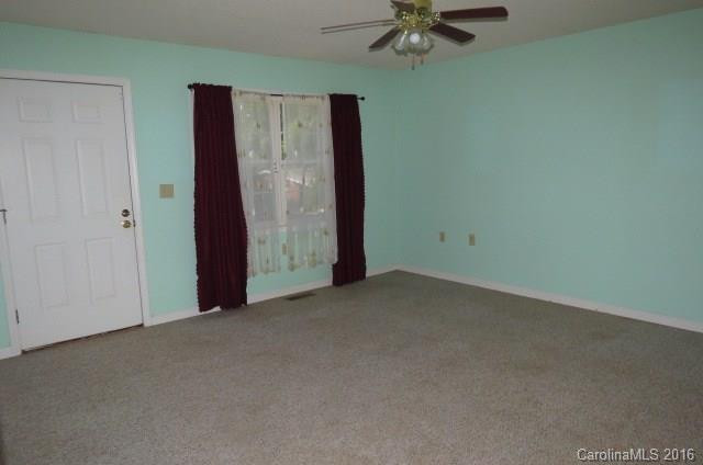 104 Oakridge Drive - Photo 4