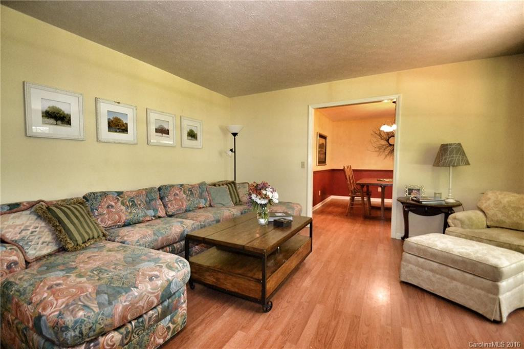 102 Prestwick Drive - Photo 2