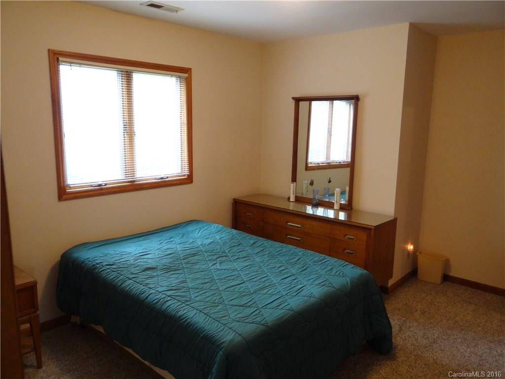 105 Edgewood Court - Photo 13