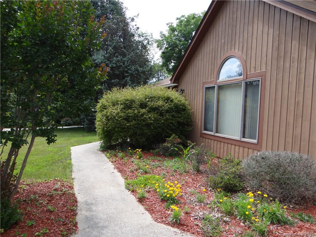 105 Edgewood Court - Photo 4