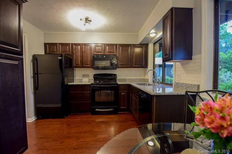 68 Laurelwood Circle #18 - Photo 2